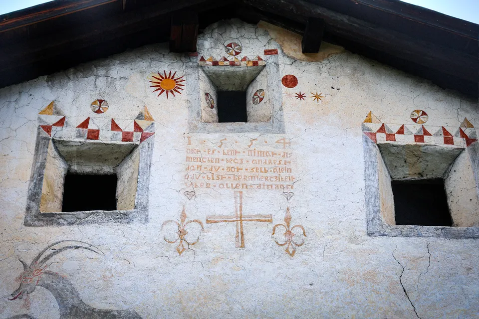 Sgraffito-Fassade, Bergün