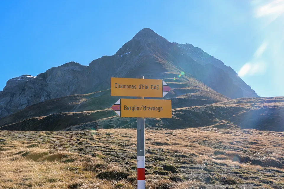 Wegweiser zur Chamanna d’Ela CAS